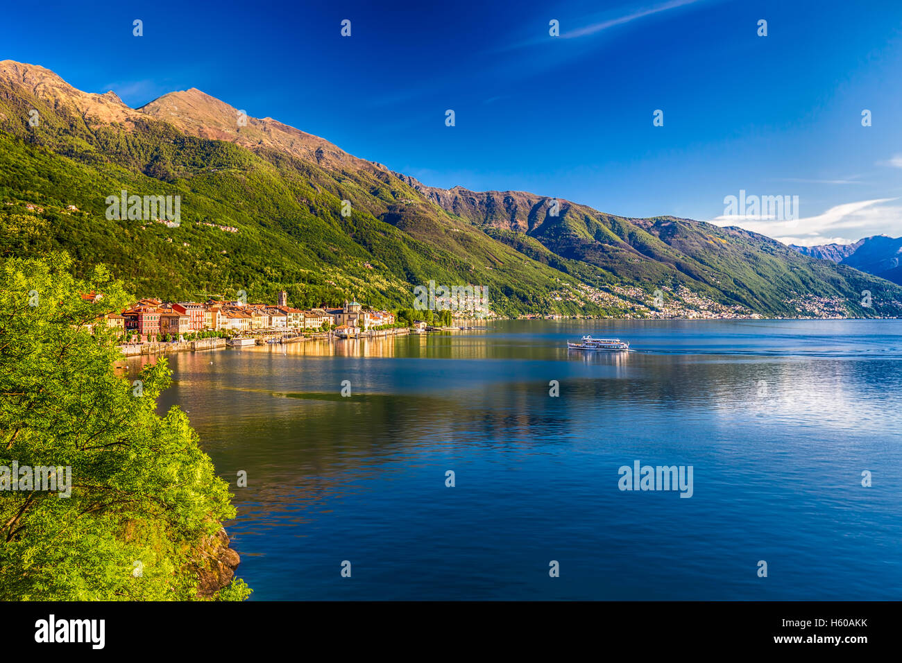 Lever du soleil à Cannero Riviera Village, Lago Maggiore, Verbania, Piemonte, Italie Banque D'Images