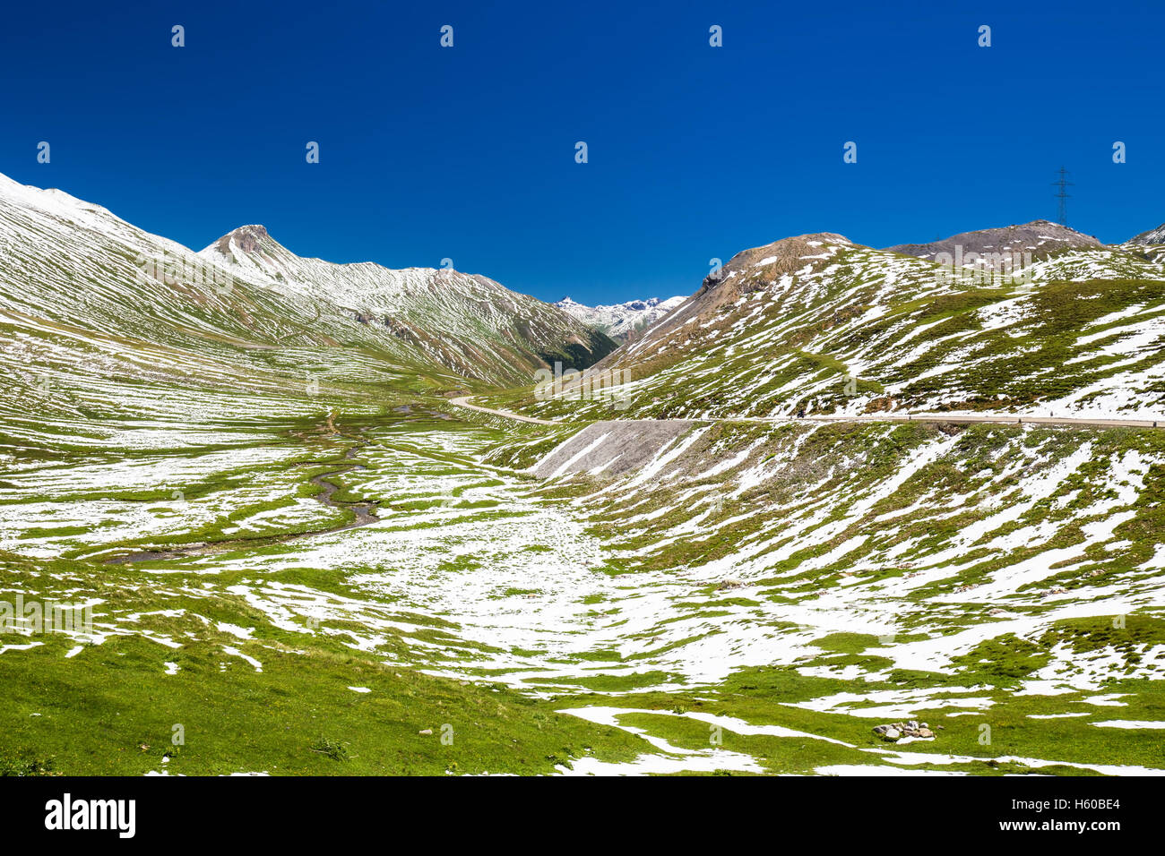 Route de montagne à col d'Albula - col de montagne suisse dans le canton des Grisons. La Suisse. Banque D'Images