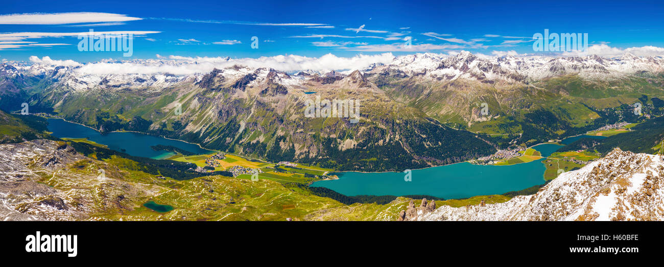 Vue imprenable sur la vallée de l'Engadine avec Lac de Sils et Silvaplana Corvatsch Mountain près de Sankt Moritz, Suisse, Eur Banque D'Images