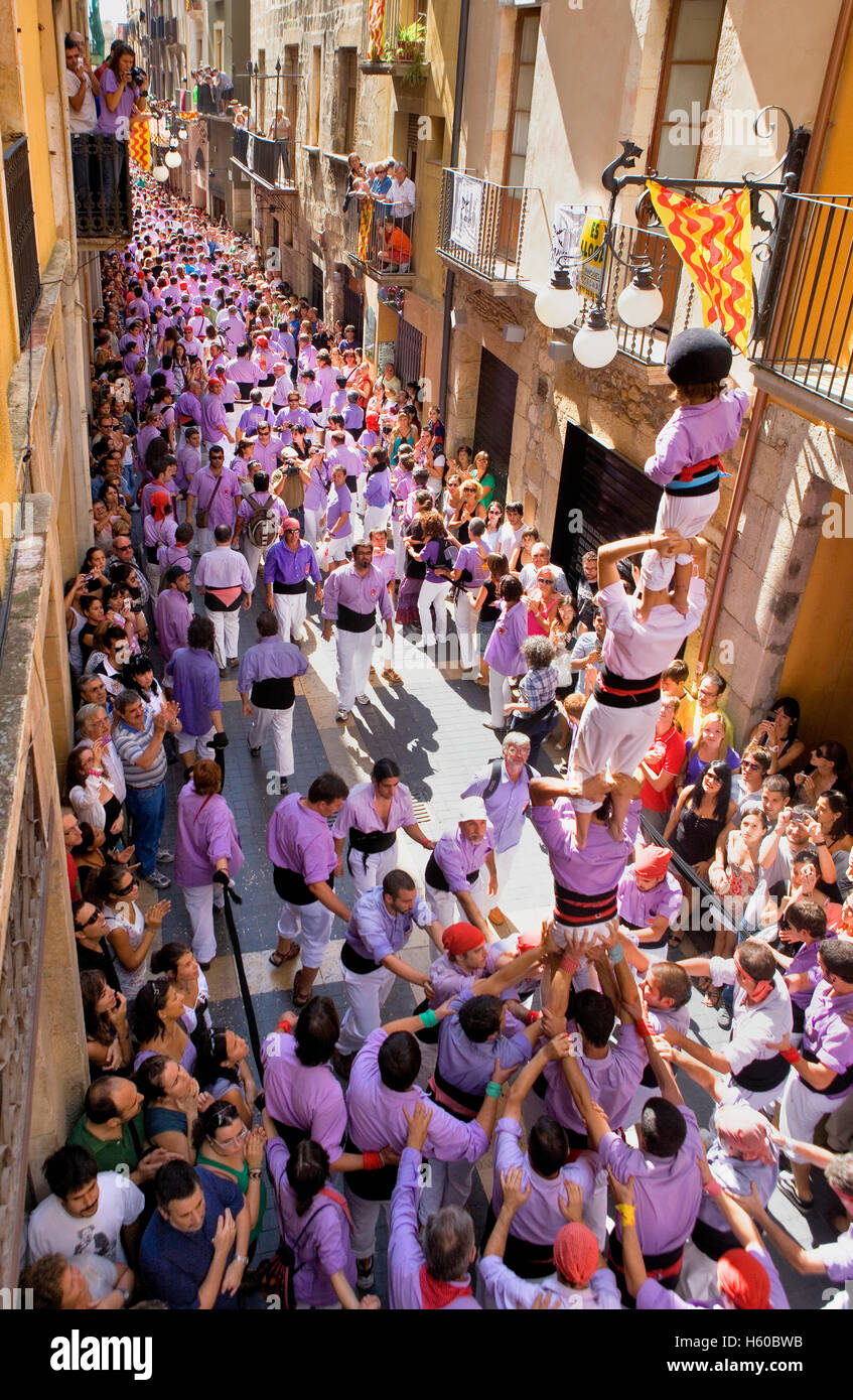 Colla Jove de Tarragona Xiquets.'Castellers' tour de la marche, une  tradition catalane.festa de Santa Tecla, festival de la ville. Carr Photo  Stock - Alamy