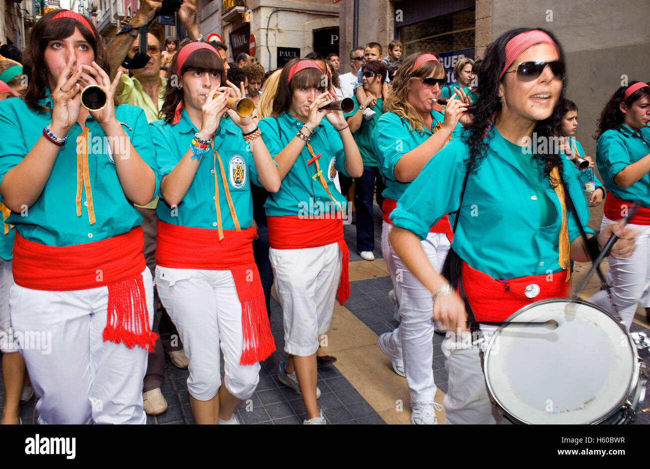 Grallers'des castellers de Sant Pere i Sant Pau.musiciens.'Castellers' est  une tradition catalane.festa de Santa Tecla, ville festiva Photo Stock -  Alamy