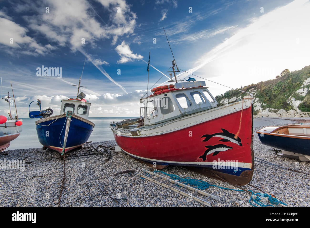 Bateaux sur Fiherman pebles à plage de Beer, Devon, UK. Côte Jurassique de l'héritage britannique. Banque D'Images