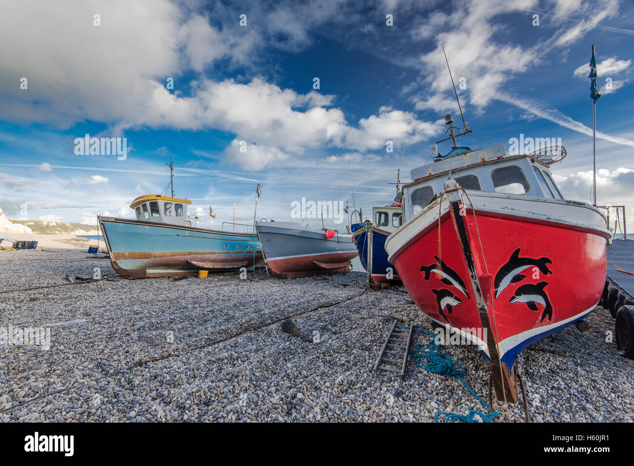 Bateaux sur Fiherman pebles à plage de Beer, Devon, UK. Côte Jurassique de l'héritage britannique. Banque D'Images