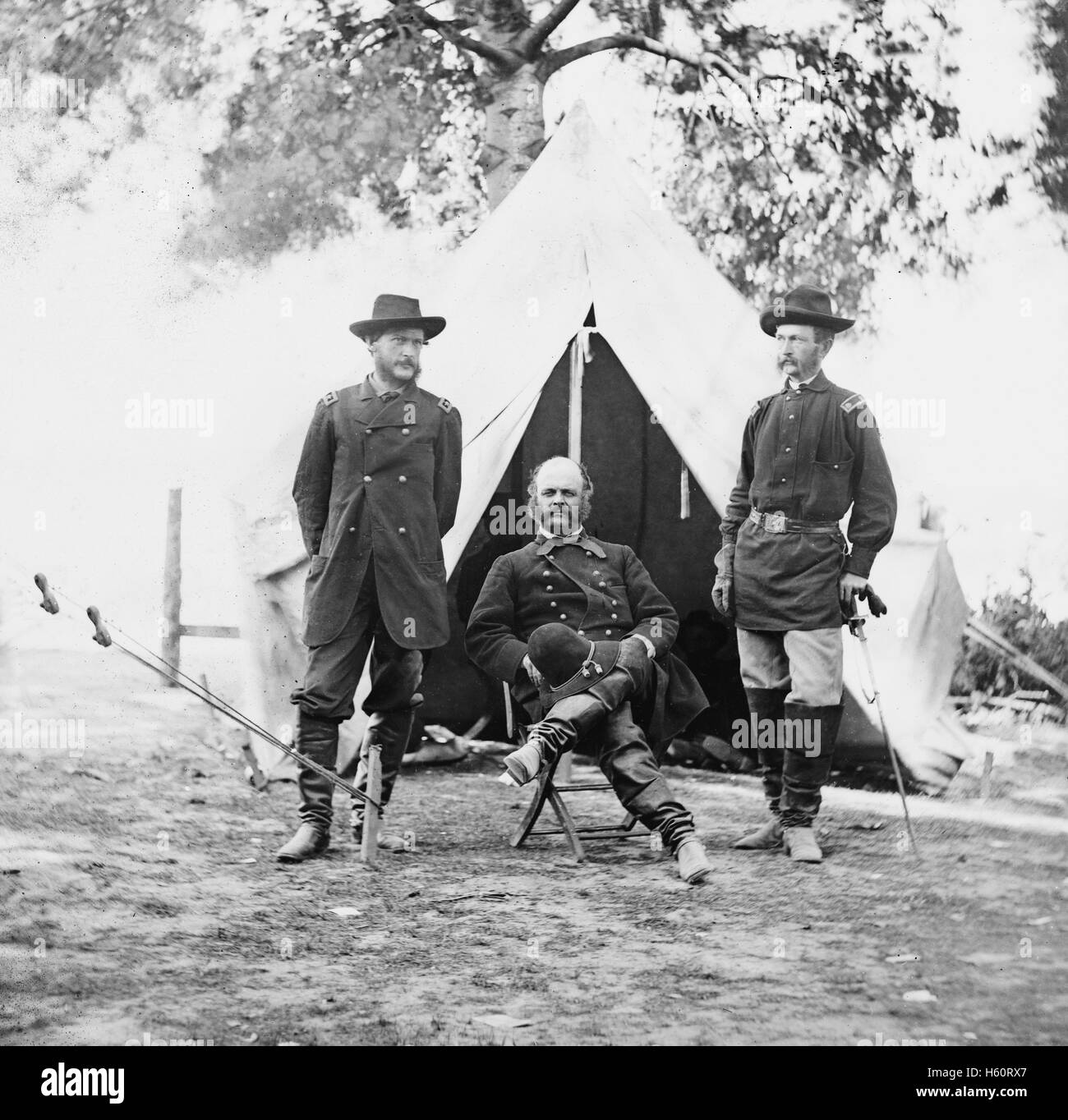 Armée de l'Union Général Ambrose E. Burnside et les officiers, Portrait, Warrenton, Virginia, USA, par Alexander Gardner, Novembre 1862 Banque D'Images