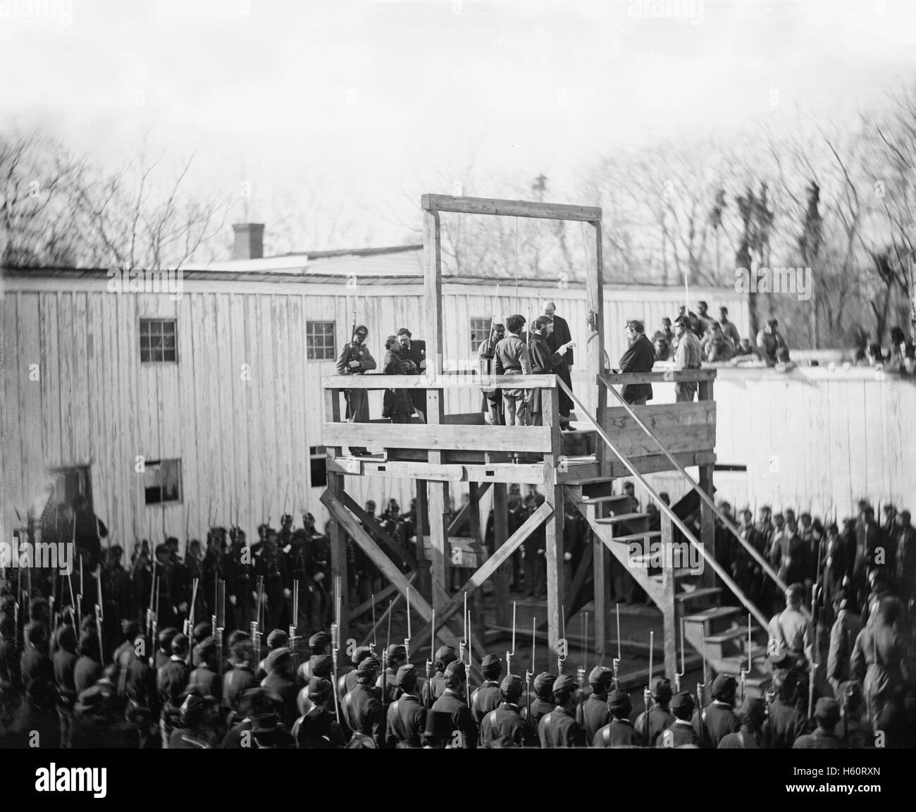La lecture de l'arrêt de mort sur l'échafaud à Capitaine Henry Wirz, commandant de Fort Sumter, Washington DC, USA, par Alexander Gardner, Novembre 1865 Banque D'Images