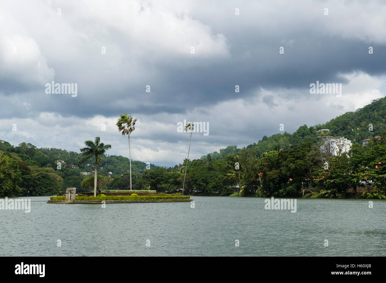 Le logement de l'île Royale la maison d'été sur le lac de Kandy, Sri Lanka Banque D'Images