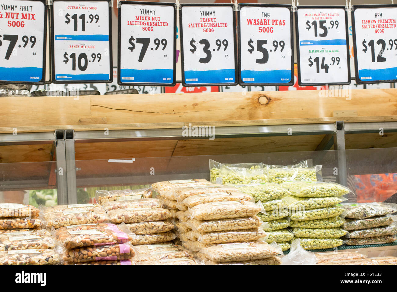 Les marchés agricoles Harris supermarché store shop à Manly Beach, Sydney, Australie,des mélanges de noix et wasabi Banque D'Images