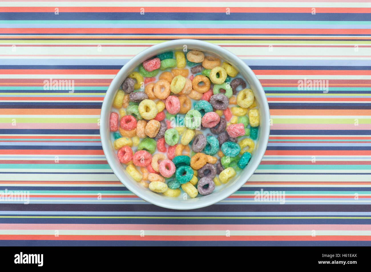 Froot Loops. Céréales de petit-déjeuner colorée Banque D'Images