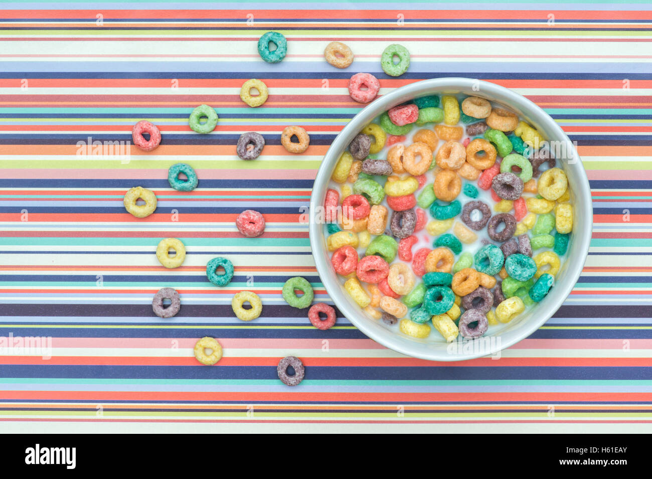 Froot Loops. Céréales de petit-déjeuner colorée Banque D'Images