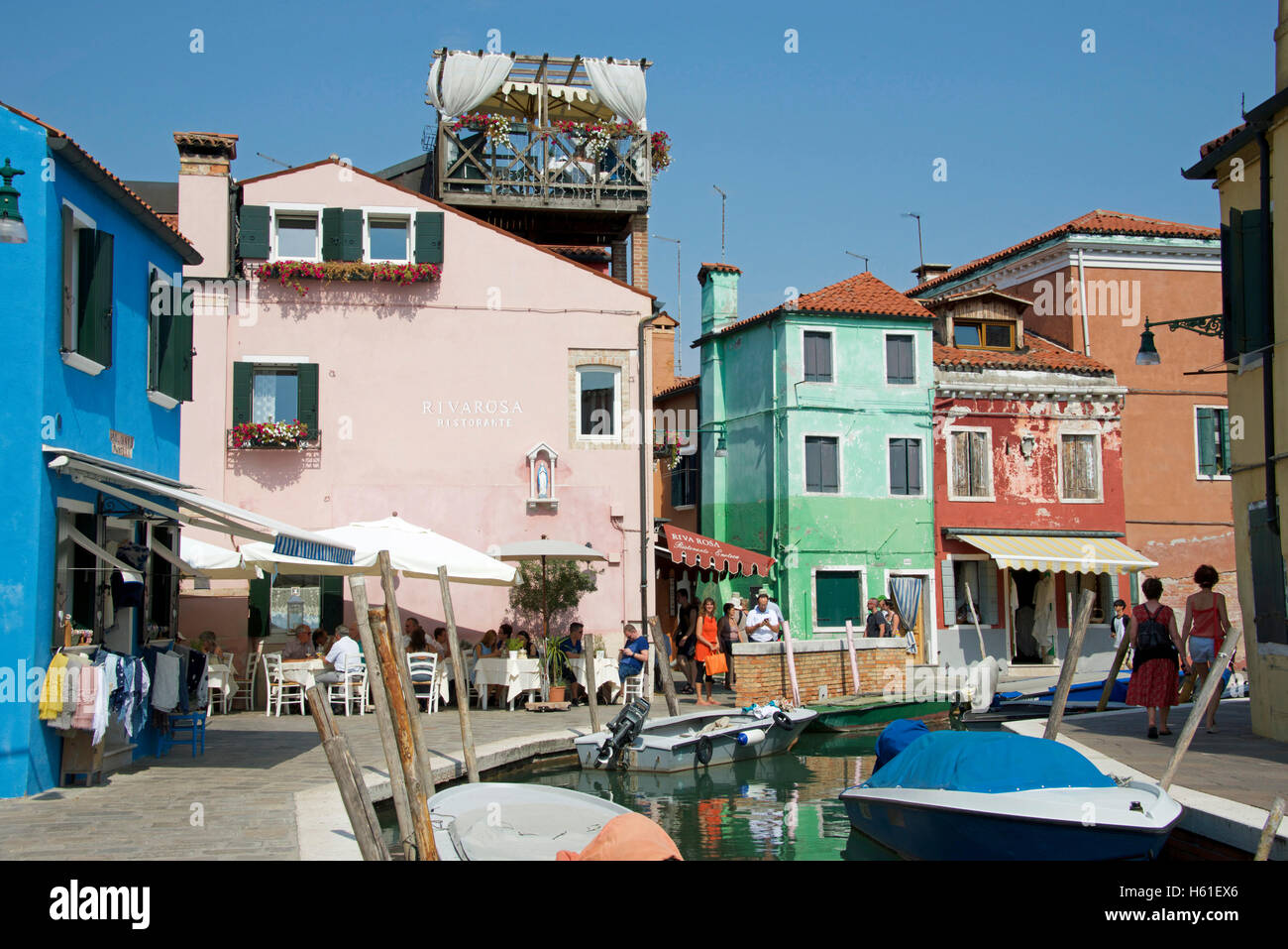 Les cabanes de pêcheurs colorées sur Burano île dans la lagune de Venise, Italie Banque D'Images