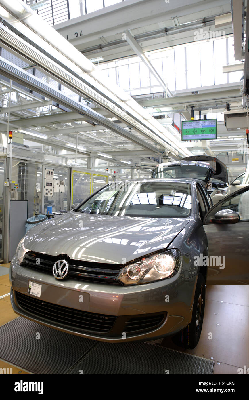 Golf voiture de production, usine VW à Wolfsburg, Basse-Saxe Banque D'Images