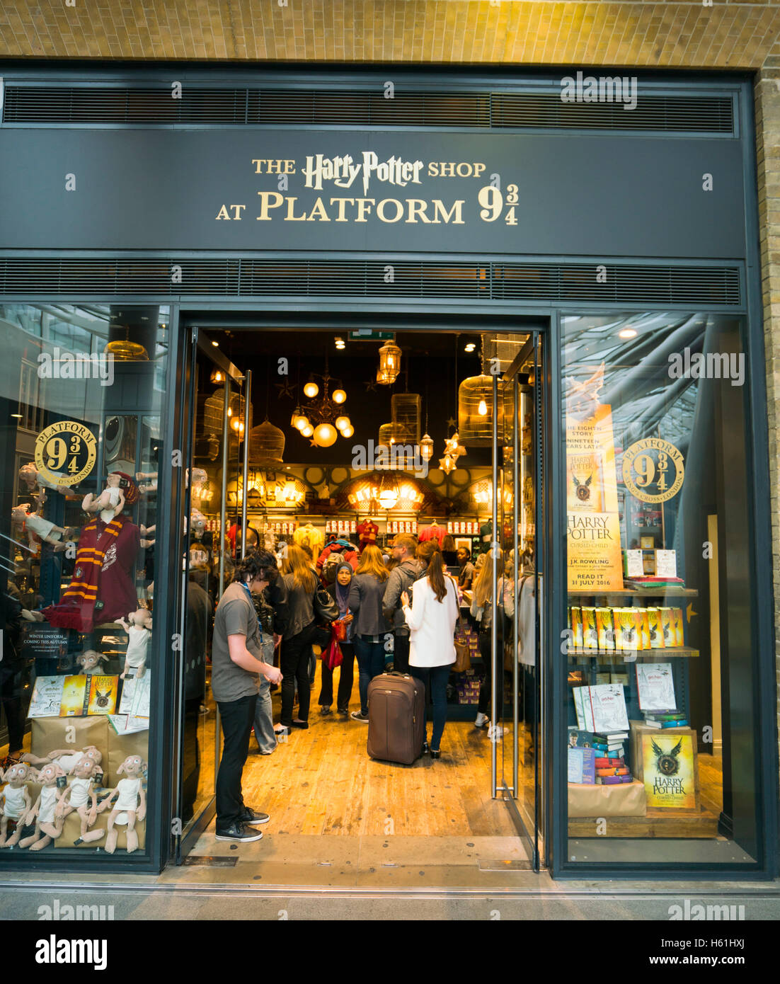 Collection Harry Potter à la gare de Kings Cross à Londres Banque D'Images