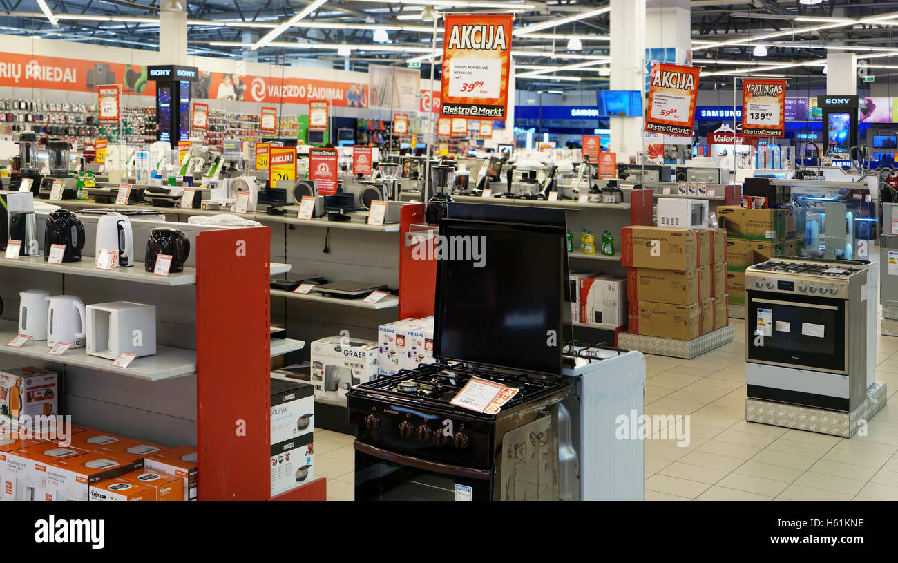 VILNIUS, LITUANIE - 28 septembre 2016 : Elektromarkt magasin d'appareils électroniques grand public à l'Akropolis hyper marché. Promotions et bonus Banque D'Images