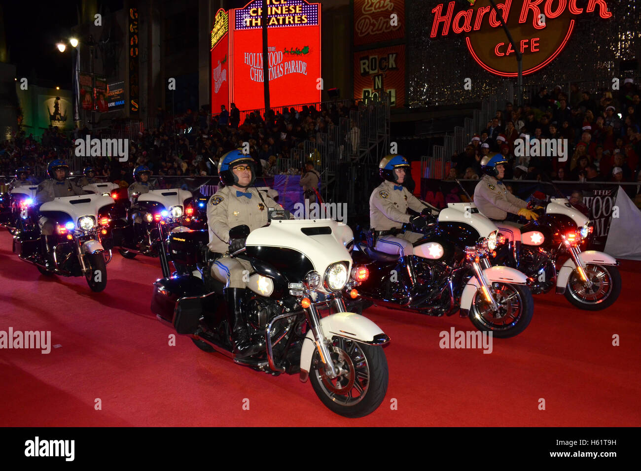 California Highway Patrol au 84e congrès annuel de l'Hollywood Parade de Noël - 'la magie de Noël' Avec Marine Toys for Tots Fondation - 29 novembre 2015 Banque D'Images