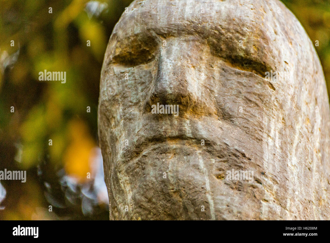 Statue avec le visage méconnaissable en raison de caractéristiques faciales indistinctes Banque D'Images