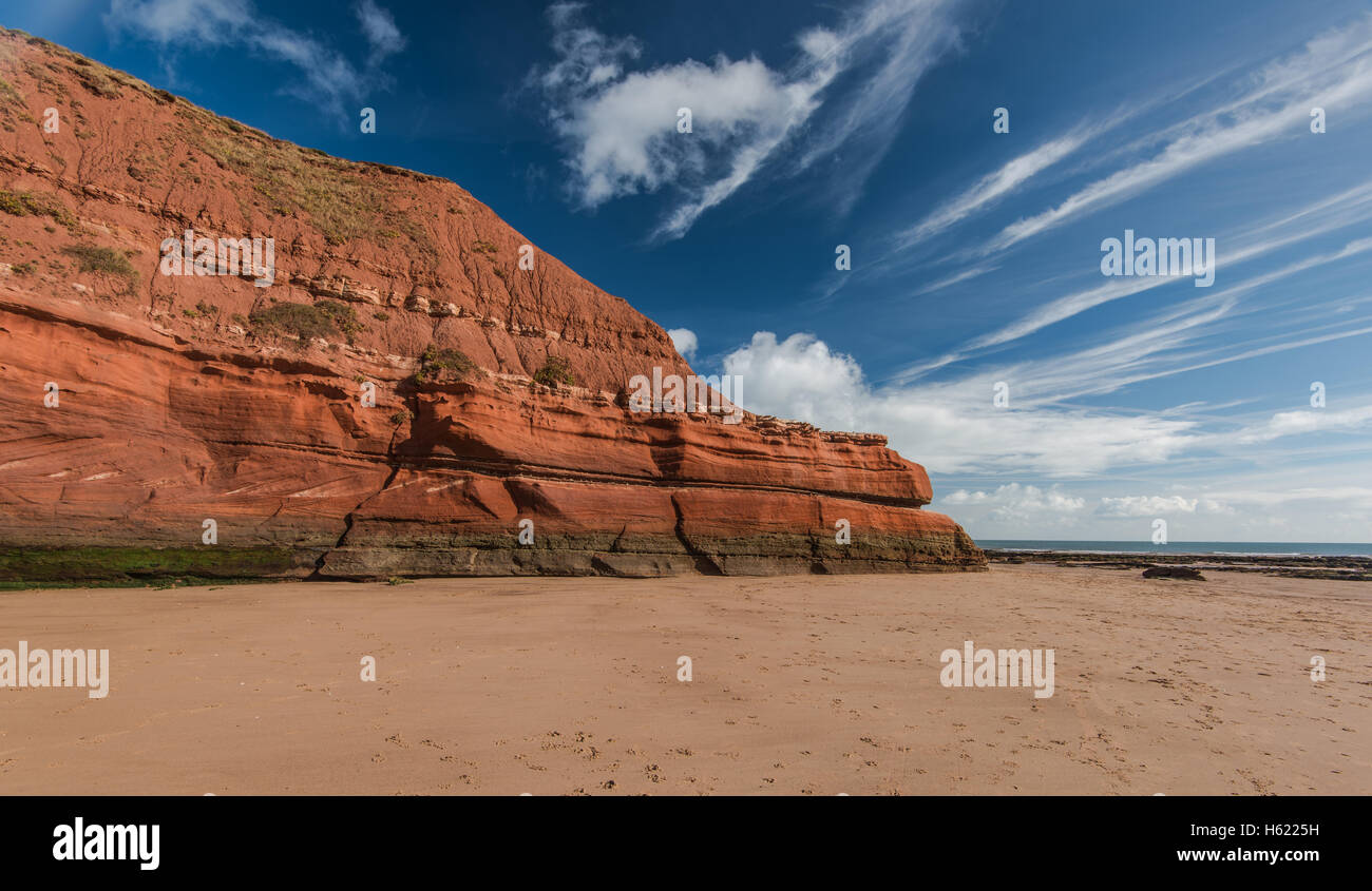 Belle mais spectaculaire falaise de la Côte Jurassique, site du patrimoine mondial en Angleterre, Devon, UK Banque D'Images