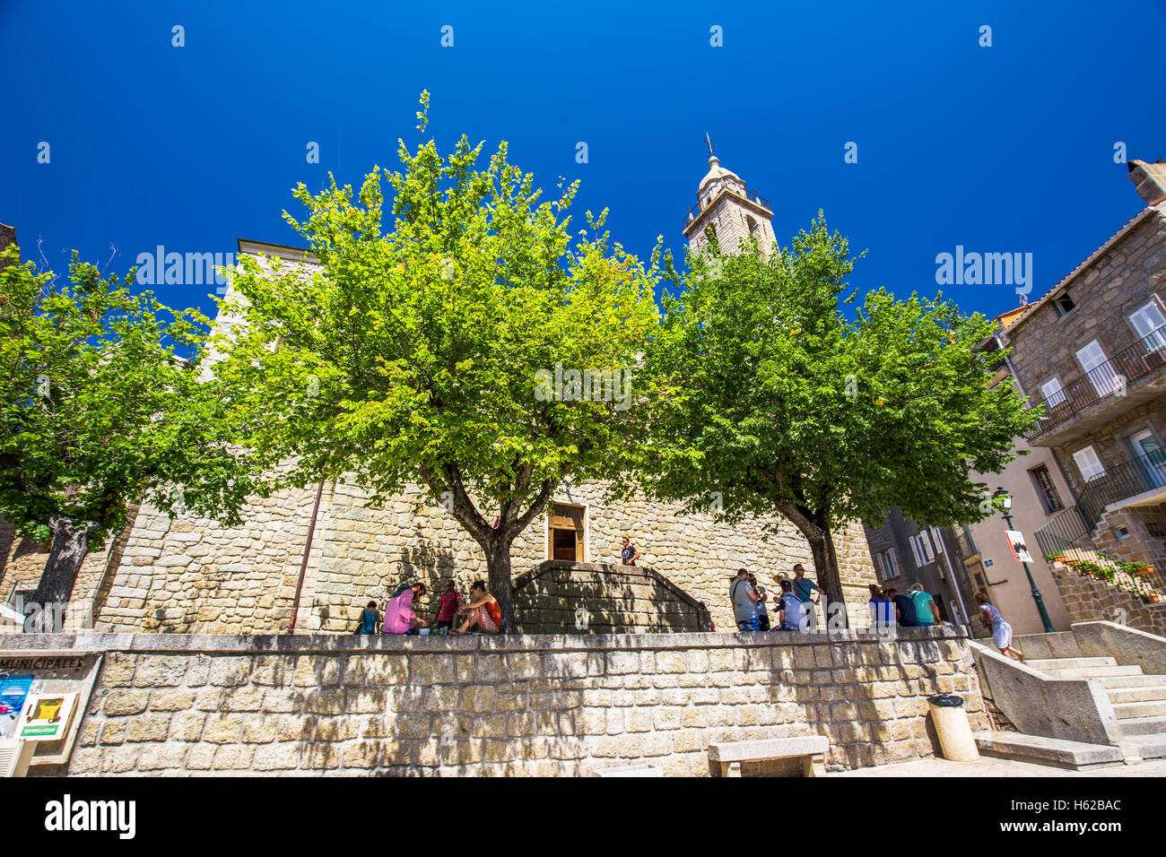 L'église Sainte Maria dans le vieux centre-ville de la ville de Sartene, Corse, France, Europe. Banque D'Images