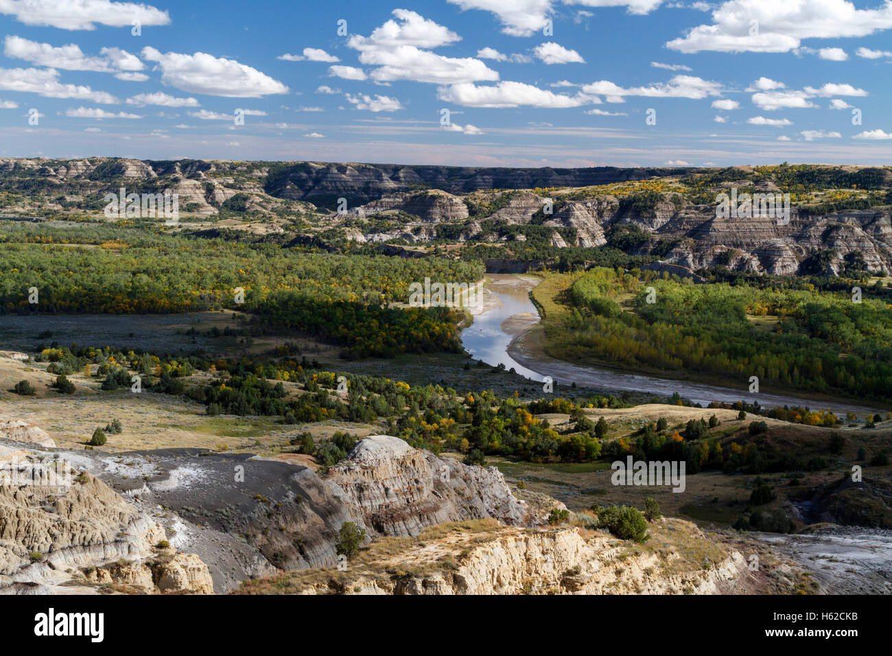 Peu de la rivière Missouri River Bend surplombent, Unité nord, Parc National Theodore Roosevelt, Dakota du Nord Banque D'Images