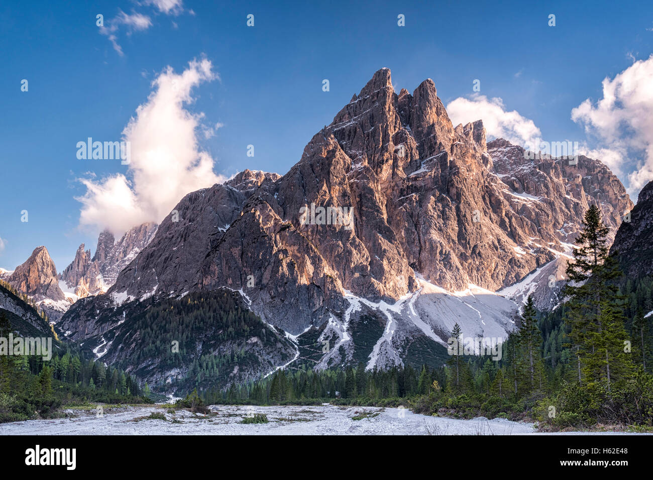 Italie, province de Belluno Hochpuster Valley, Parc Naturel Tre Cime, Dolomites de Sexten, Einserkofel Zwoelferkofel et Banque D'Images