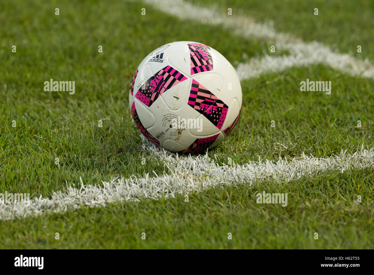 New York, États-Unis. 23 Oct, 2016. New York, NY USA - 23 octobre 2016 : Football sur coin durant la dernière saison régulière MLS match entre Paris FC & Columbus Crew SC FC a gagné 4 NYC - 1 Crédit : lev radin/Alamy Live News Banque D'Images