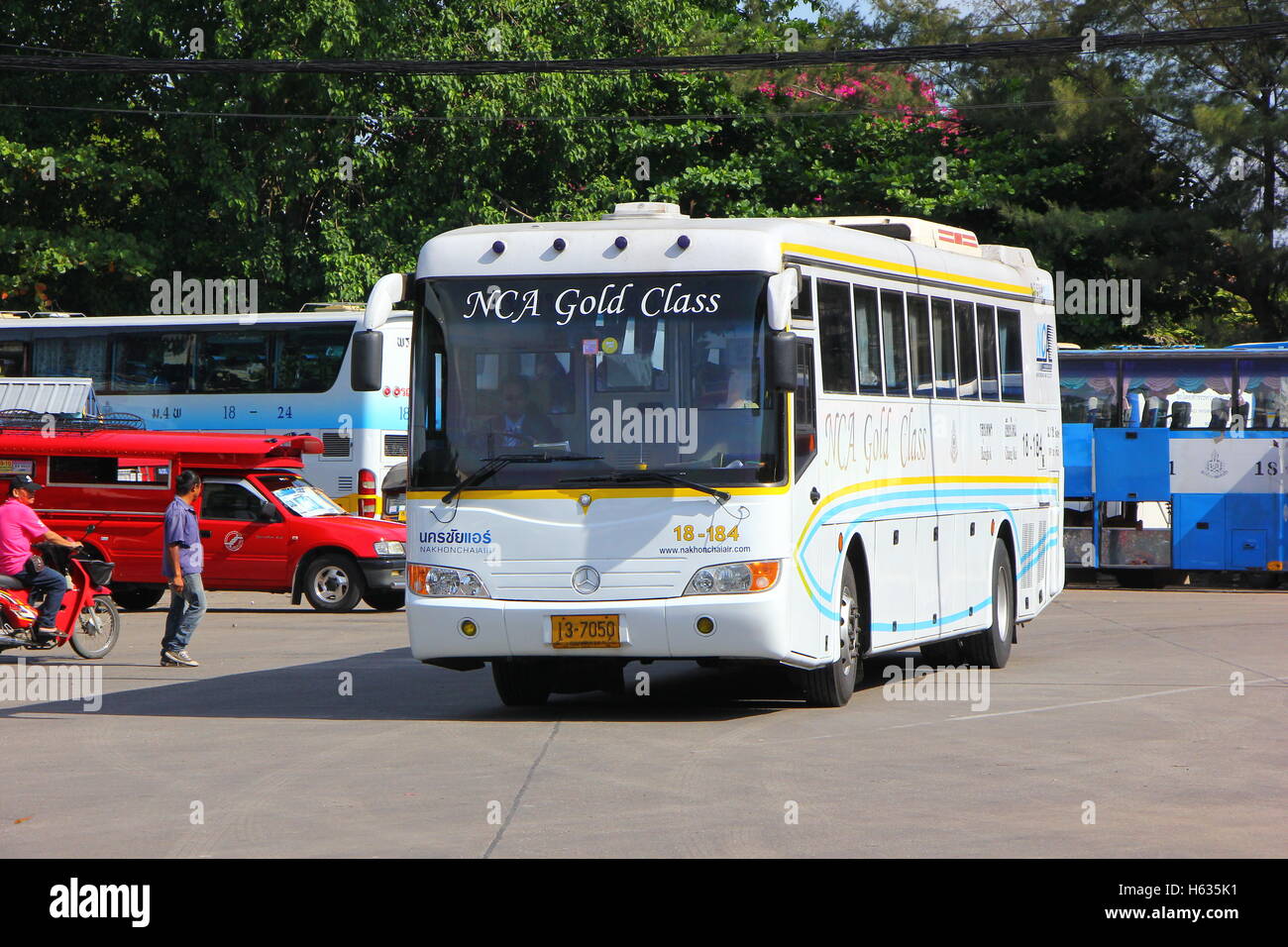 Chiang Mai, Thaïlande - 13 MAI 2014 : Mercedes Benz bus d'Nakhonchai société air bus. Route de Bangkok et de Chiang Mai. Photo Chiang Banque D'Images