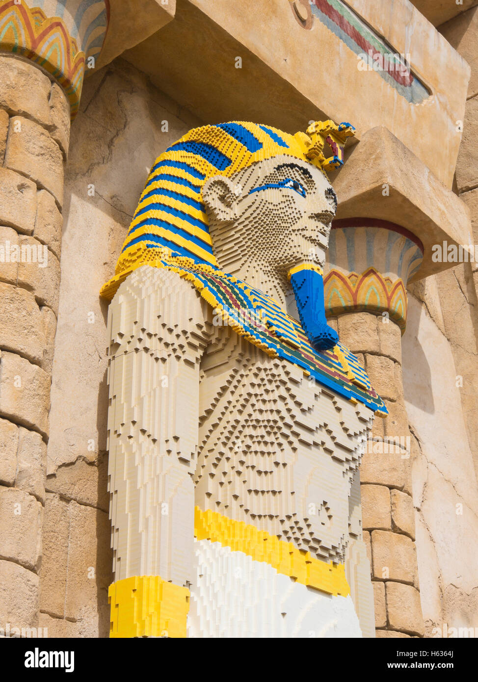 Pharaon égyptien fait de briques Lego, Close up d'une façade de Legoland Billund Danemark Banque D'Images