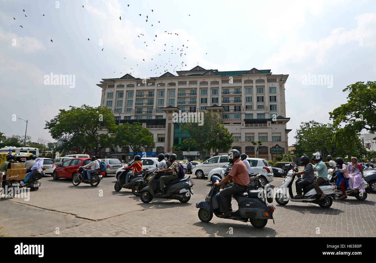 La circulation sur route, à Jaipur, Rajasthan, Inde Banque D'Images