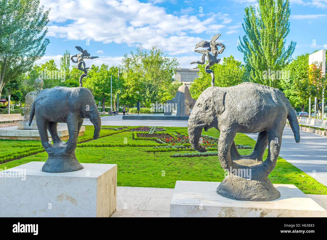 L'Tamanyan street est célèbre pour le jardin de sculptures, contenant des œuvres d'art moderne de différents sculpteurs, Yerevan Banque D'Images