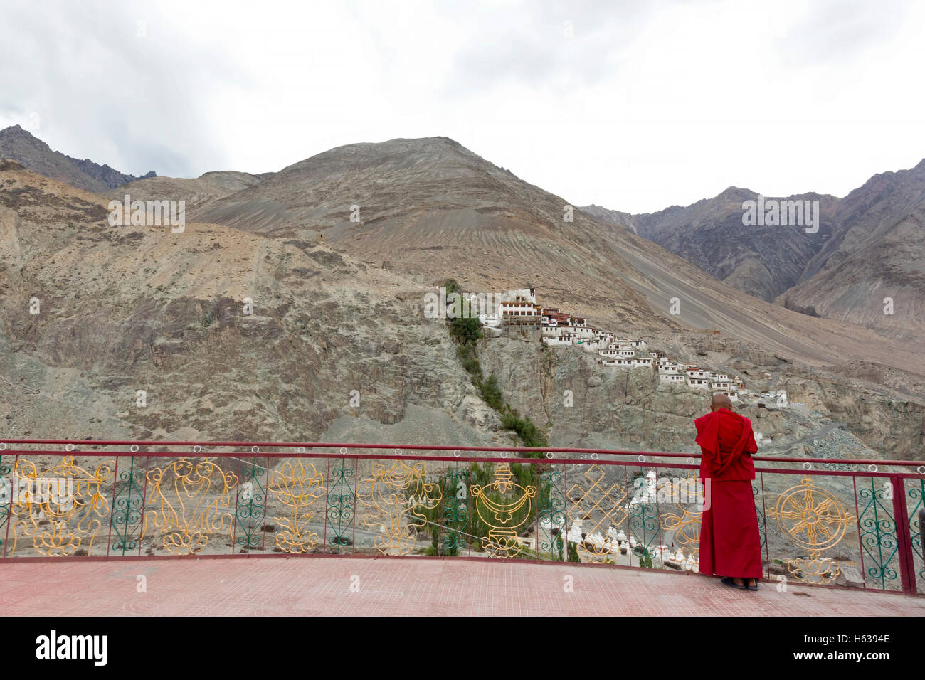 Moine dans le monastère de Diskit, Vallée de Nubra Banque D'Images