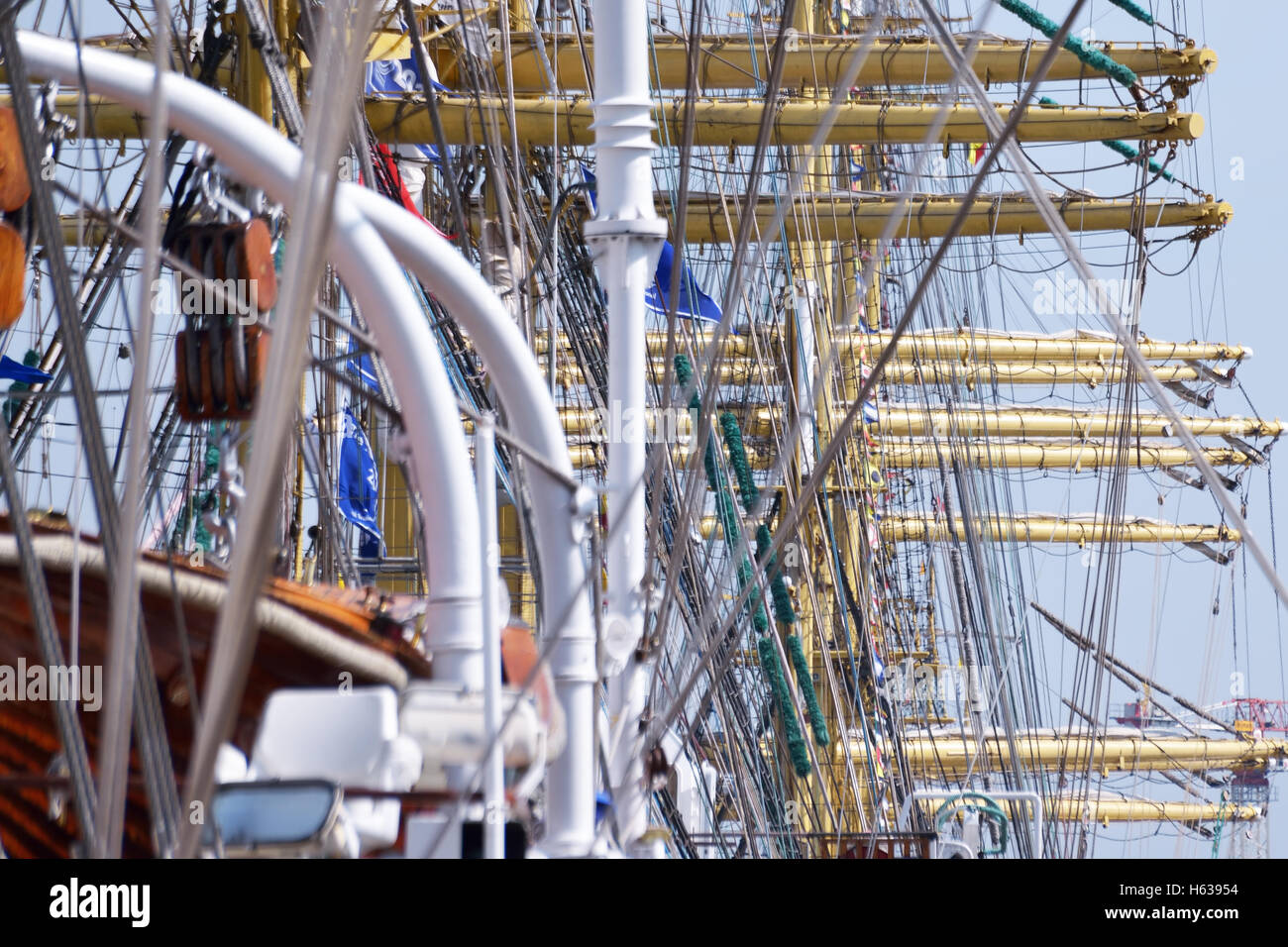 Bateau à voile préparé pour commencer de départ pendant dernier jour de Tall Ships Races 2016 le 10 juillet 2016 à Anvers, Belgique Banque D'Images