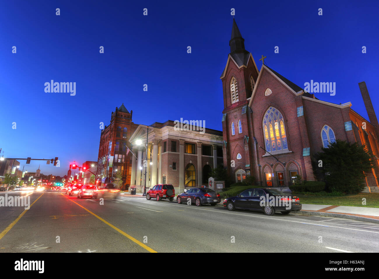 Vue panoramique sur le centre-ville de New Hampshire dans le crépuscule. Banque D'Images