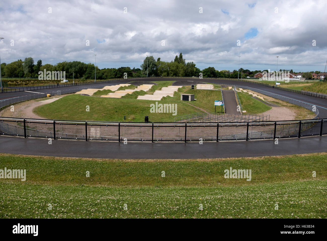 Le circuit de piste de vélo BMX Banque D'Images