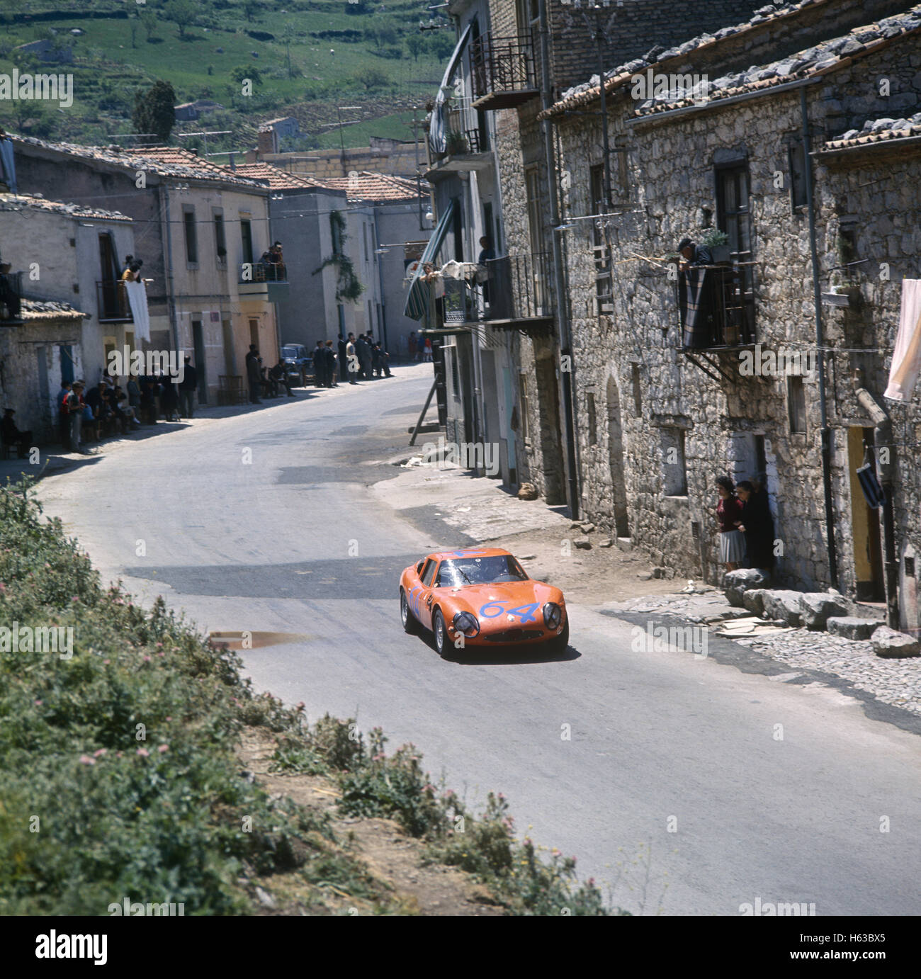 64 Roberto Bussinello et Nino Todaro dans une Alfa Romeo Giulia a pris sa retraite de la Targa Florio 9 Mai 1965 Banque D'Images