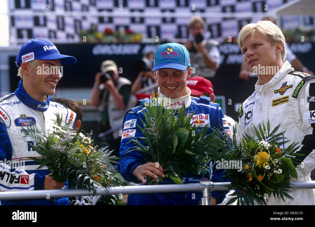 Jacques Villeneuve, Michael Schumacher, Mika Hakinnen sur le podium des années 1990 Banque D'Images