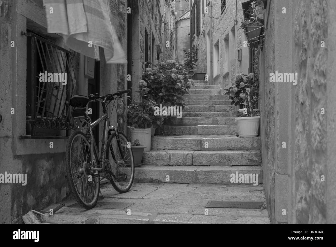 Une ruelle dans la vieille ville de Korcula, en Dalmatie, Croatie Banque D'Images