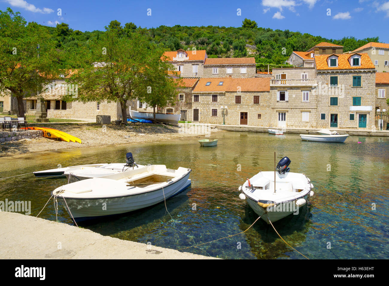 Vue sur le port de pêche, dans le village de l'île de Sipan, Lopud, l'une des îles Elaphites, Croatie Banque D'Images