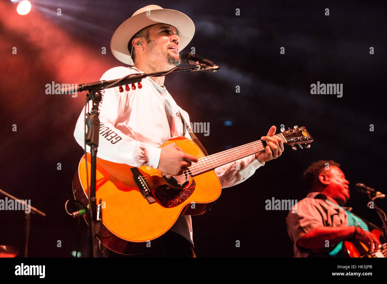 Milan Italie. 07Th Octobre 2016. Ben Harper & The Innocent Criminals effectue sur scène à Mediolanum Forum lors de l'appel Banque D'Images