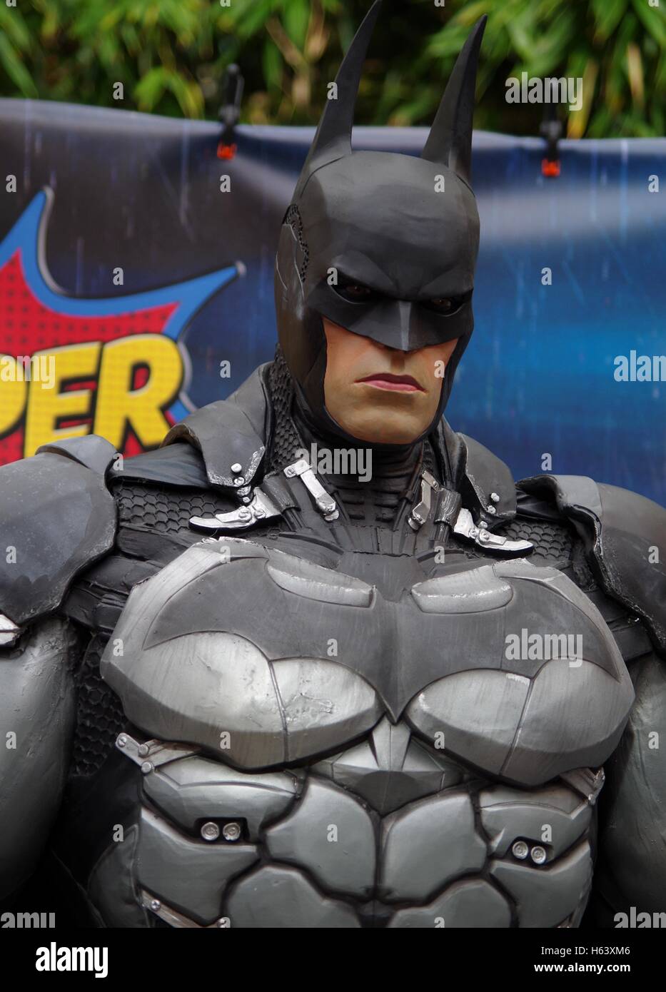 Figure batman réaliste pleine taille costume Banque D'Images