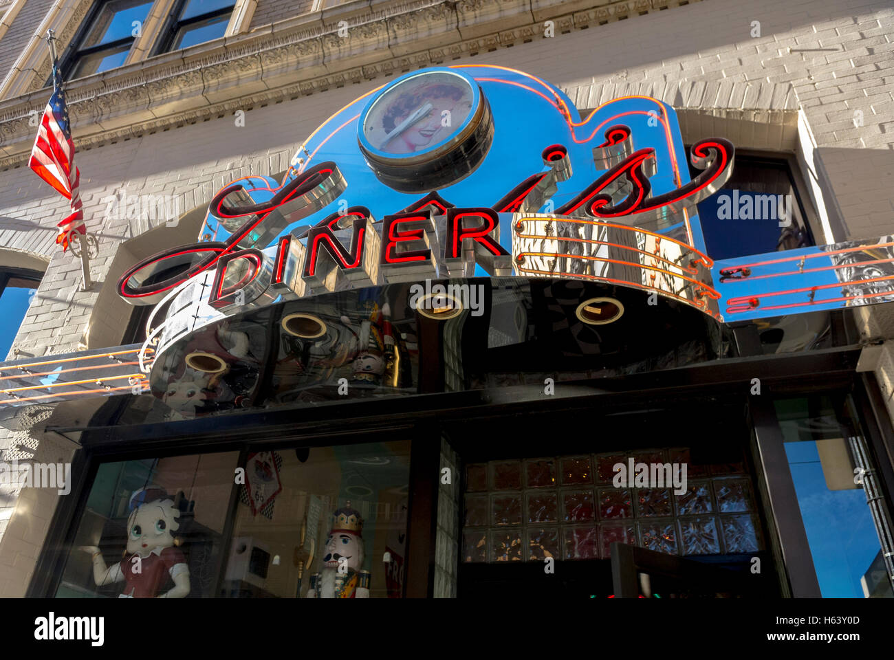 San Francisco, CA, États-Unis, Lori's American Retro Diner Restaurant, Centre-ville, signe des années 1950 vintage, scène de rue, dîner commercial, porte néon, Banque D'Images