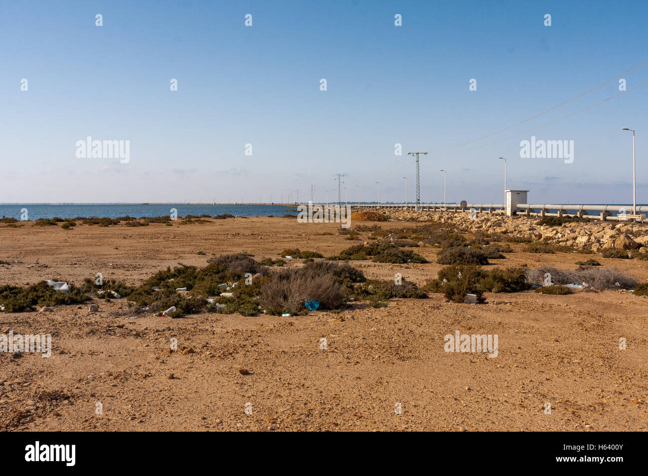 C117 Chaussee Romaine traversée Djerba-Zarzis vu de l'extrémité nord, Djerba, Tunisie Banque D'Images