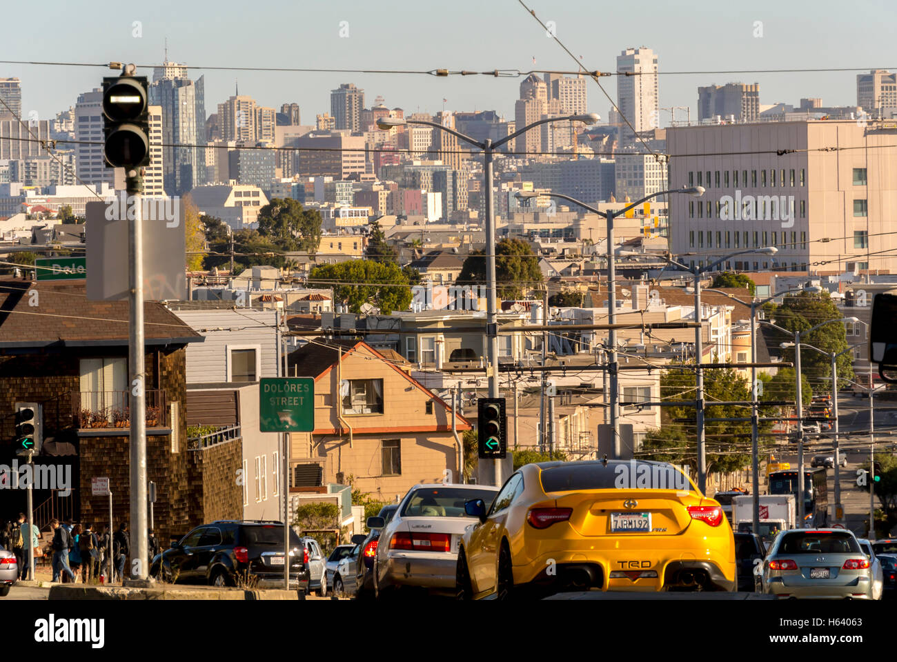 San Francisco, CA, USA, scènes de rue, intersection, la circulation au centre-ville de navetteurs, bords de l'horizon de la Ville / villes Banque D'Images