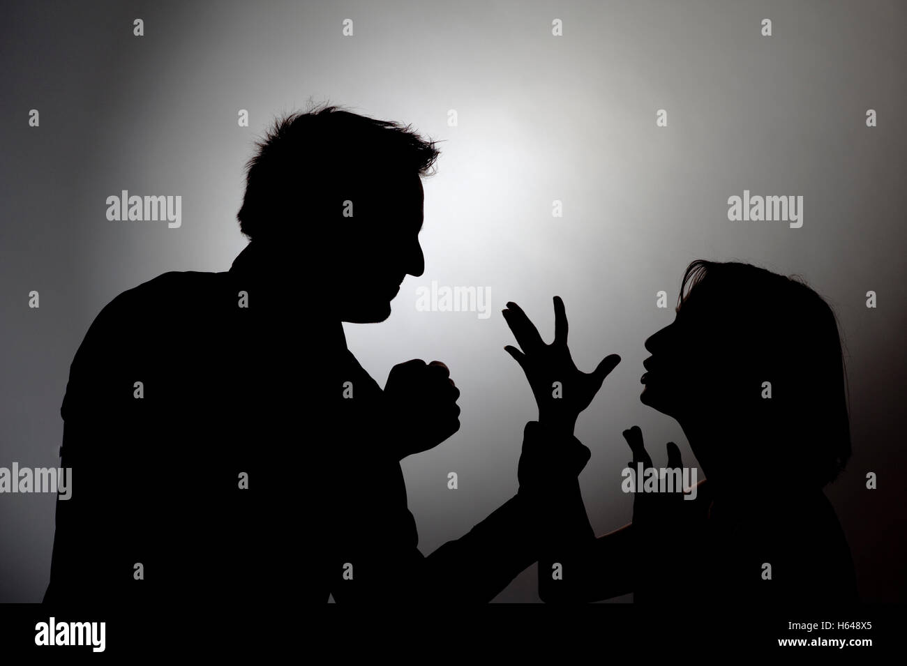 Battre l'homme femme, silhouette Banque D'Images