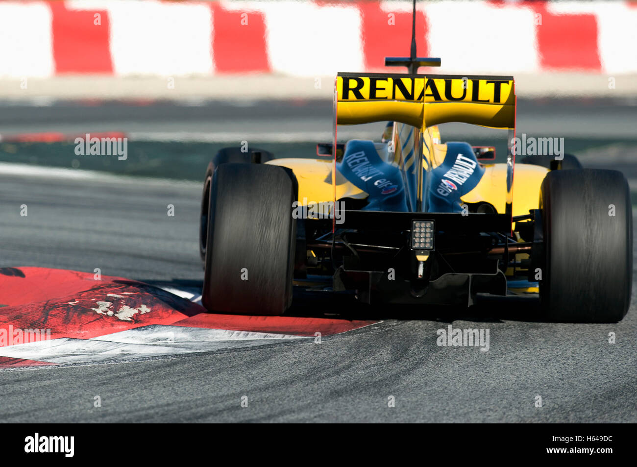 Motorsports, Robert Kubica, POL, dans la Renault R30, voiture de course de Formule 1 à l'essai au circuit de Catalogne dans Banque D'Images