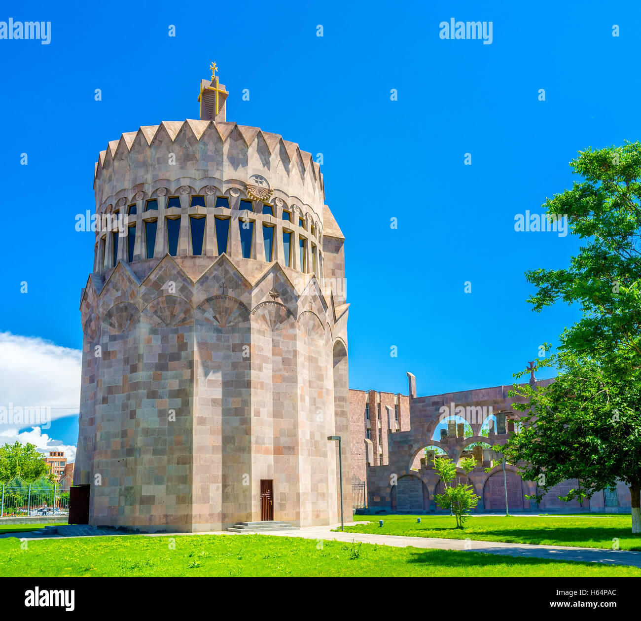 Le bâtiment moderne de l'Église des Saints-archanges, situé dans le complexe de la mère voir de la Sainte Etchmiadzine, Vagharshapat Banque D'Images