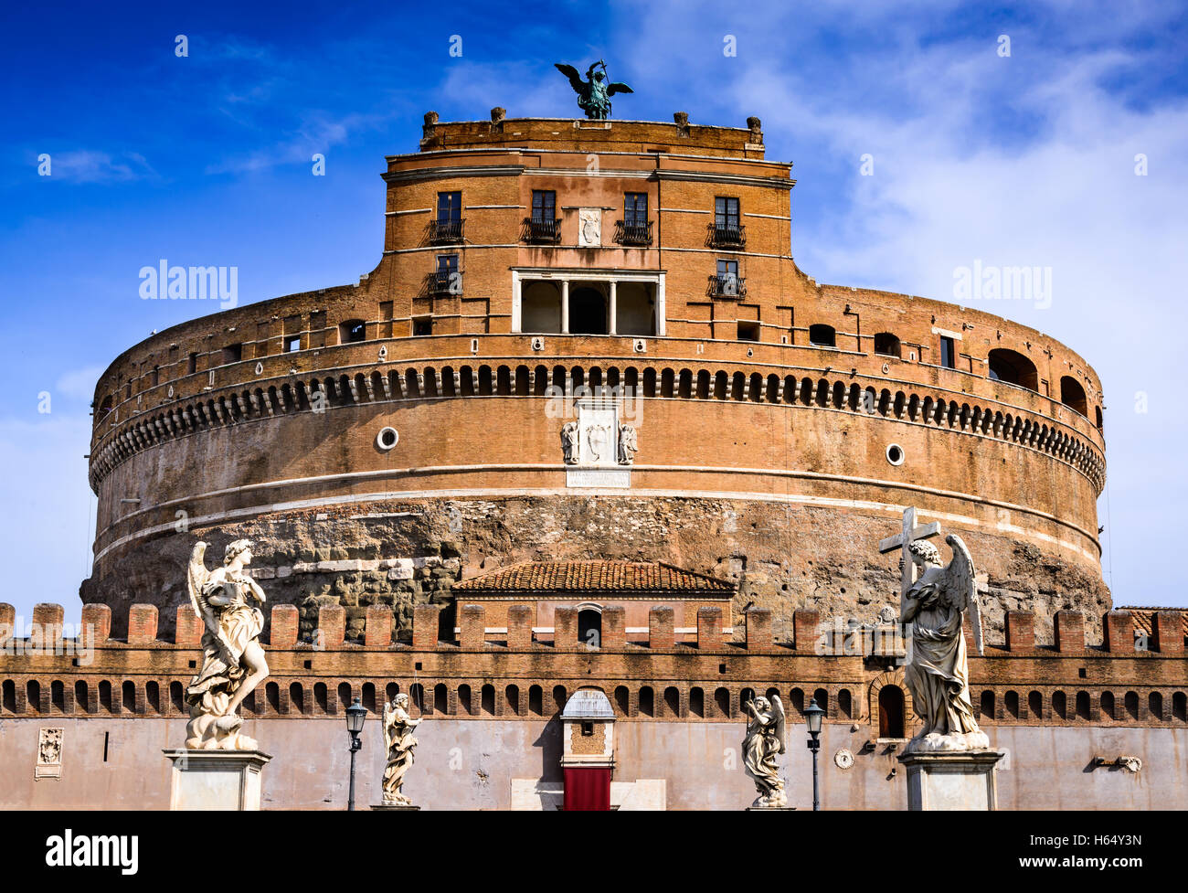 Rome, Italie. Château Sant Angelo crépuscule, construit par l'empereur Hadrien comme mausolée en 123annonce ancien Empire Romain monument. Banque D'Images