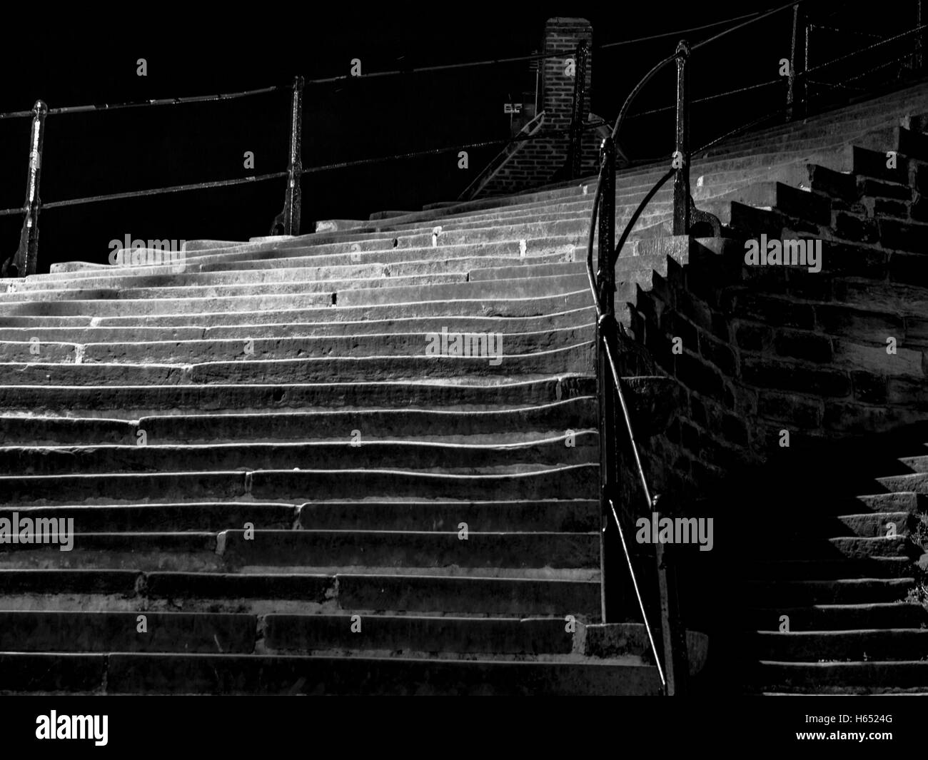 Whitby's iconic 199 marches de nuit Banque D'Images