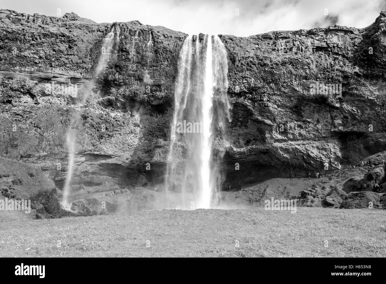 Seljalandsfoss est de 60 m de haut et l'un des plus connus de cascades en Islande Banque D'Images