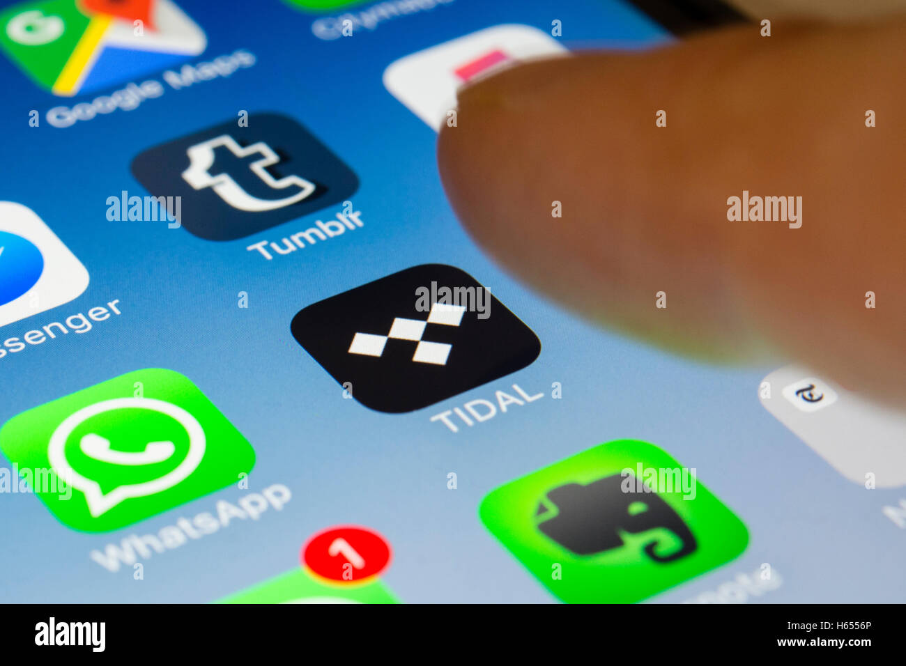 La diffusion de musique de marée app close up sur l'écran du téléphone intelligent iPhone Banque D'Images