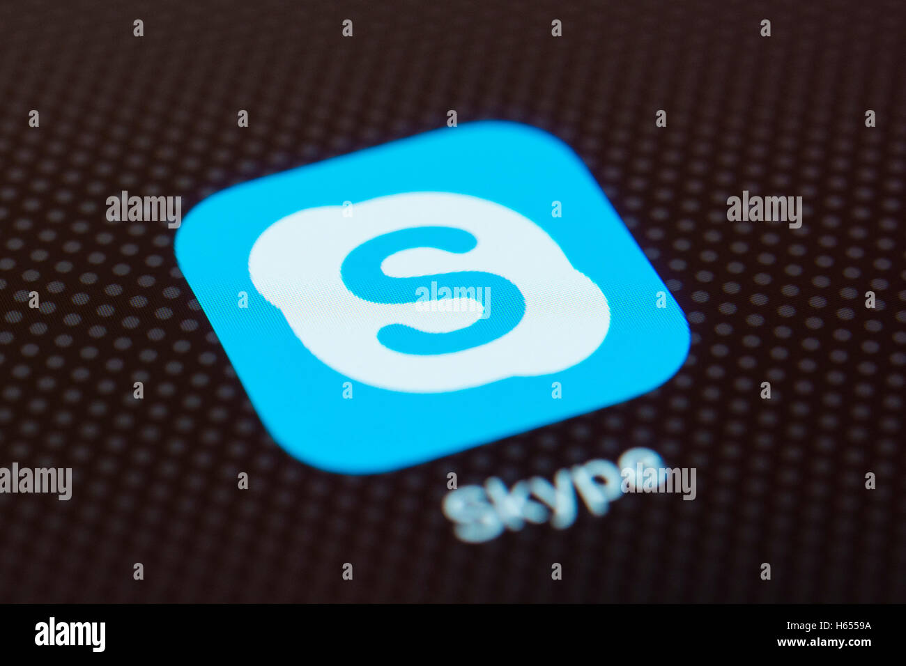 Internet en ligne Skype app appel close up sur l'écran du téléphone intelligent iPhone Banque D'Images