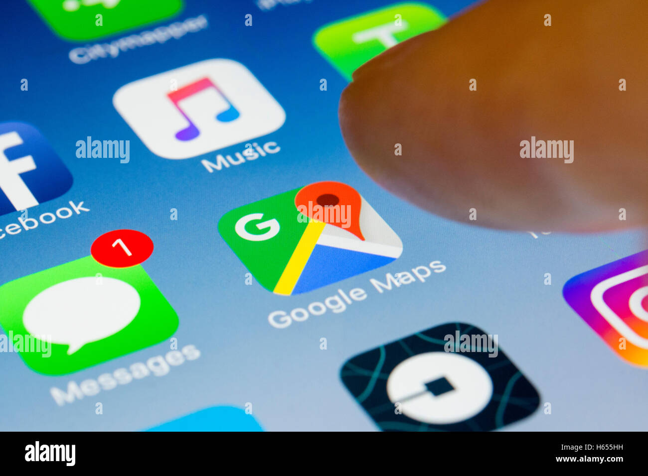Google maps navigation app close up sur l'écran du téléphone intelligent iPhone Banque D'Images